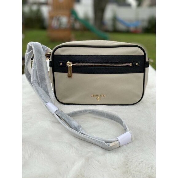 Michael Kors Jet Set Charm Beige Black Large EW Ny - Picture 1 of 5